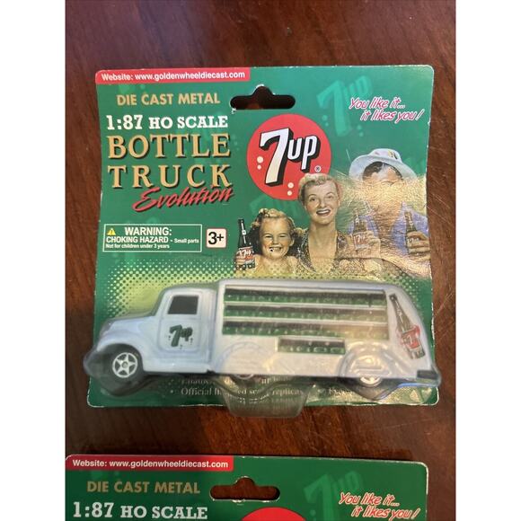 Golden Wheels 7G52 1:87 7-UP Bottle Truck Evolution (Set of 4) DIE CAST - Picture 2 of 6